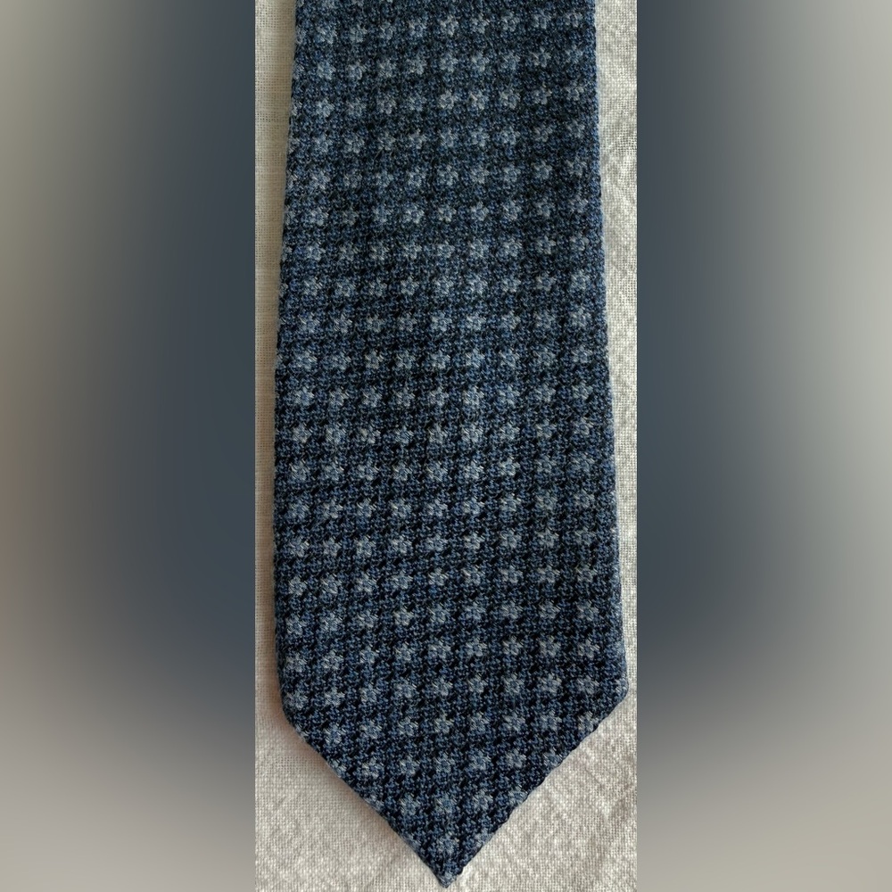 Jos. A. Bank Navy and Gray Patterned Tie
